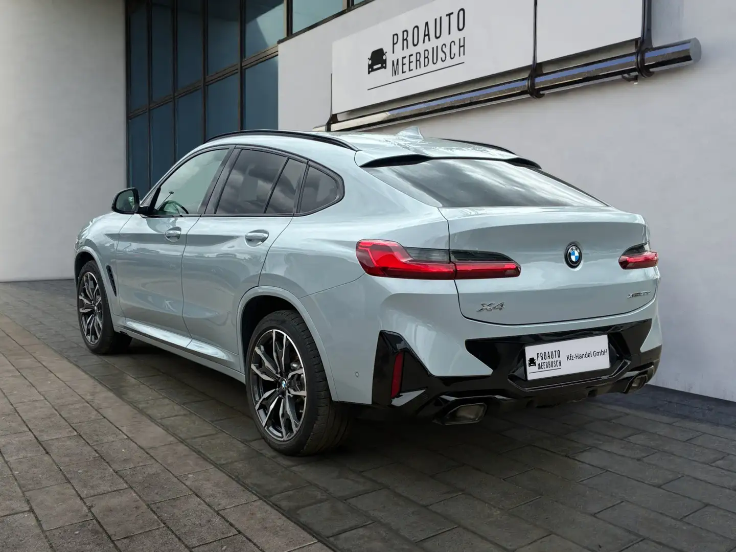 BMW X4 xDrive 30d M Sport FACELIFT/AHK/PANROMA Grau - 2