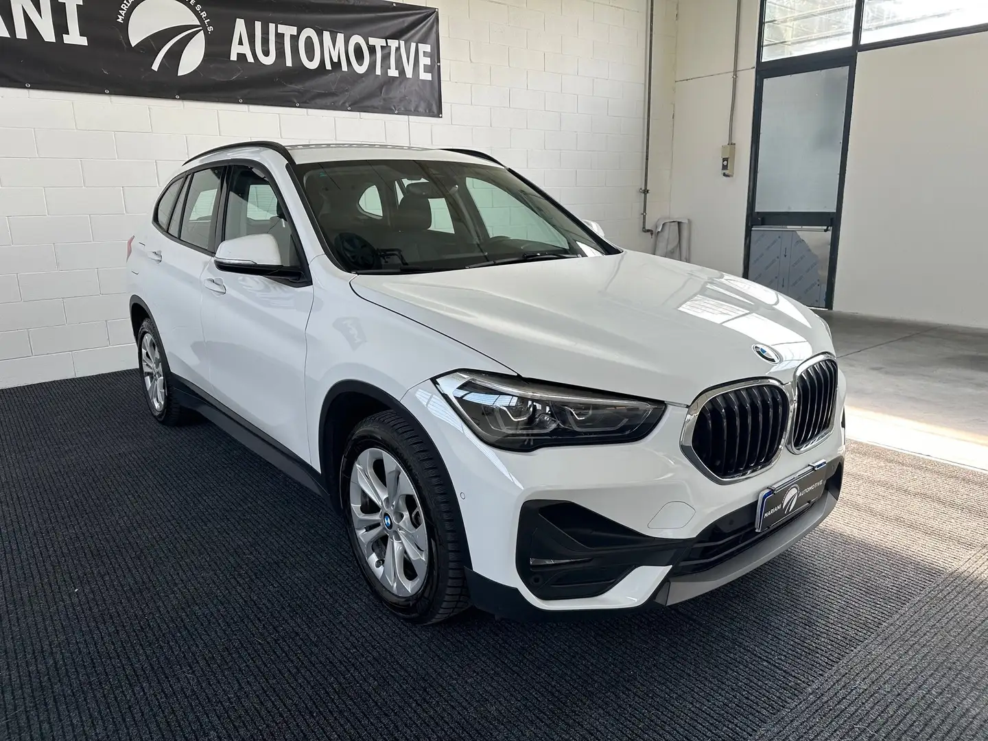 BMW X1 xdrive25e Business Advantage auto Bianco - 2