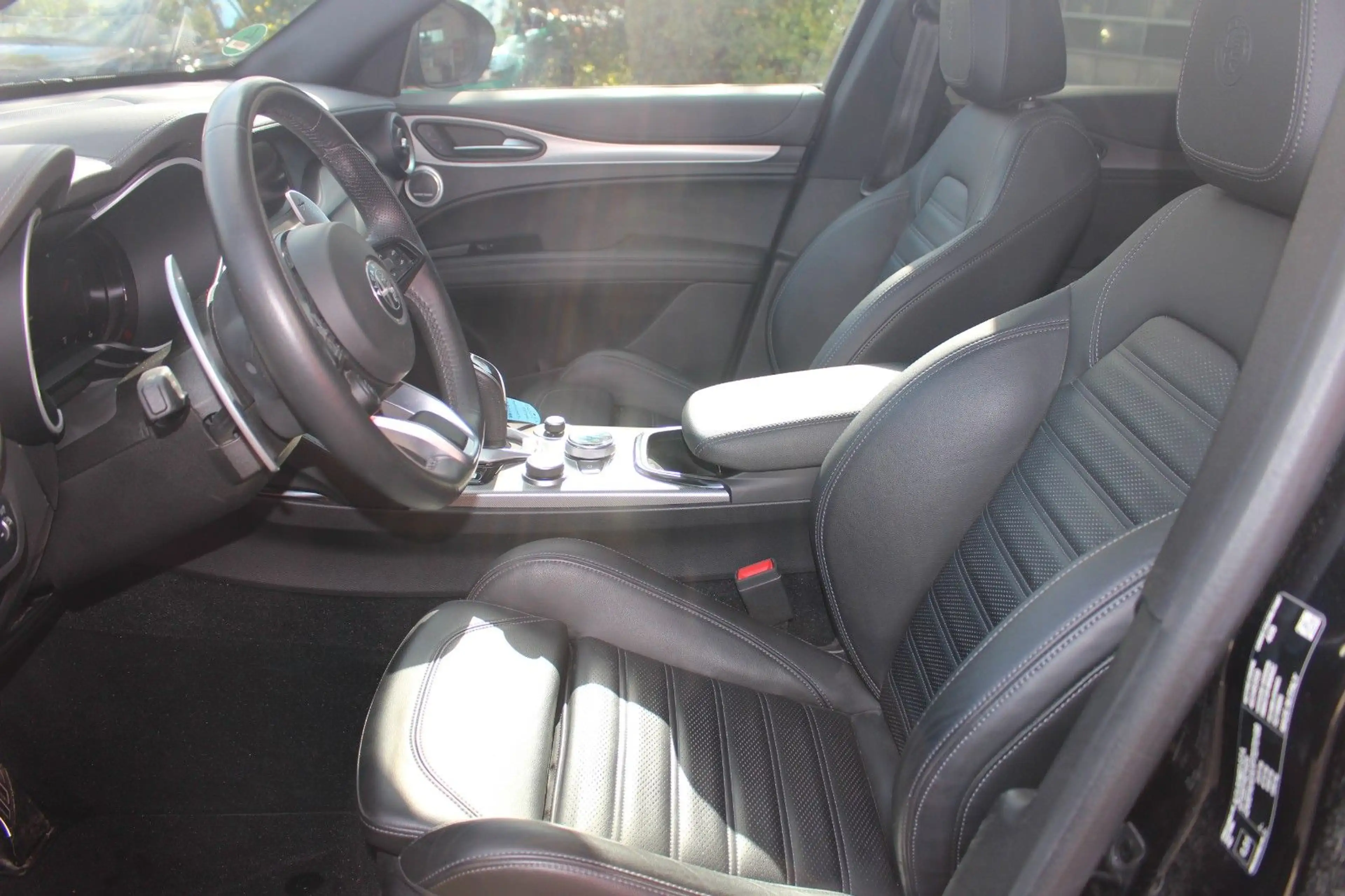Alfa Romeo Stelvio Veloce Q4 MATRIX/PANO/PREMIUM-PAKET — photo 8