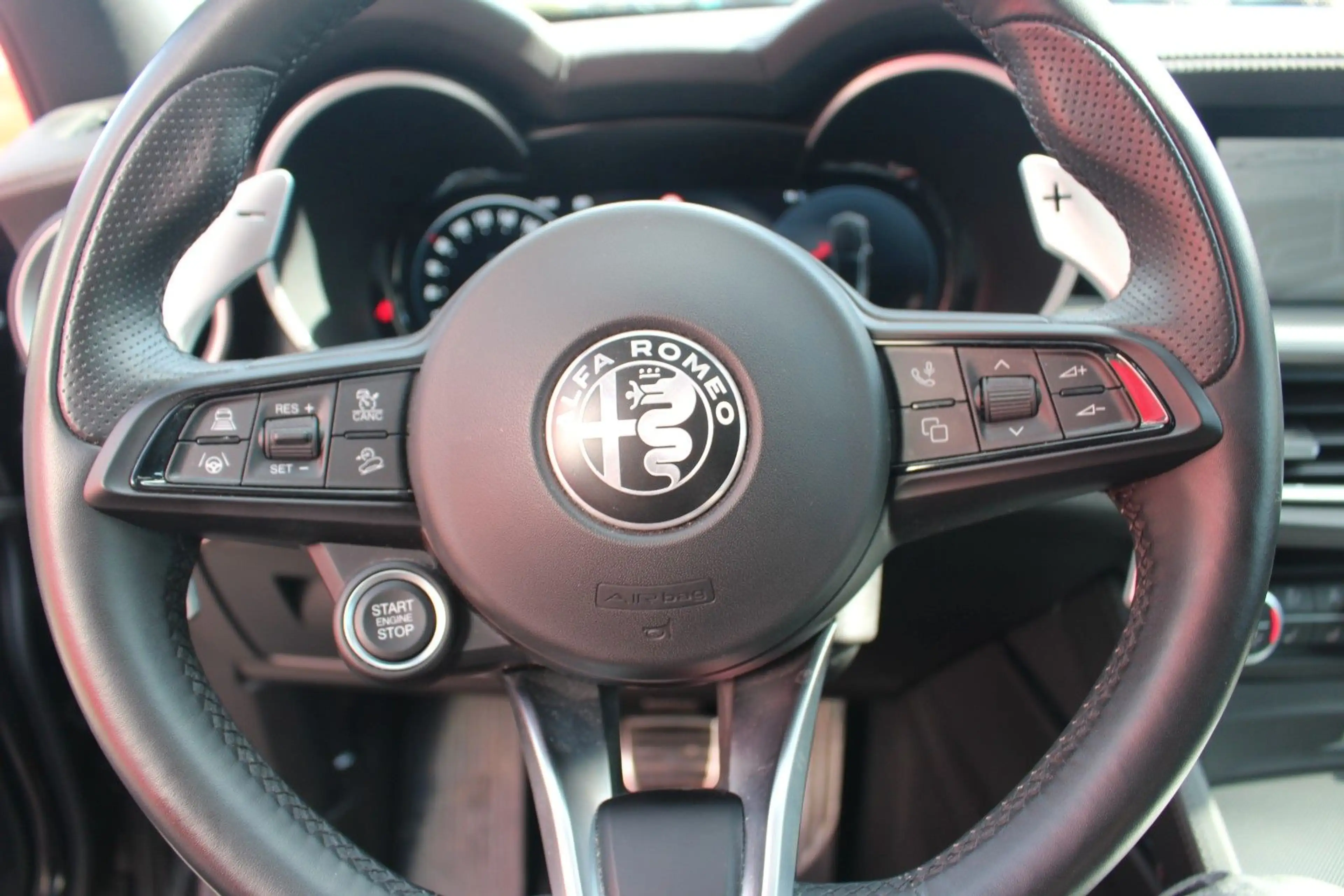 Alfa Romeo Stelvio Veloce Q4 MATRIX/PANO/PREMIUM-PAKET — photo 12