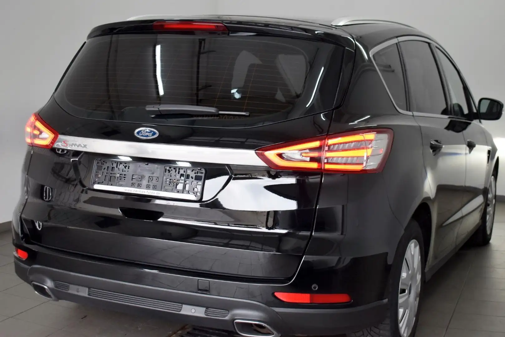Ford S-Max S-MAX Titanium 7 Si,Leder,NAVI,LED,SH,ParkAssist Black - 2