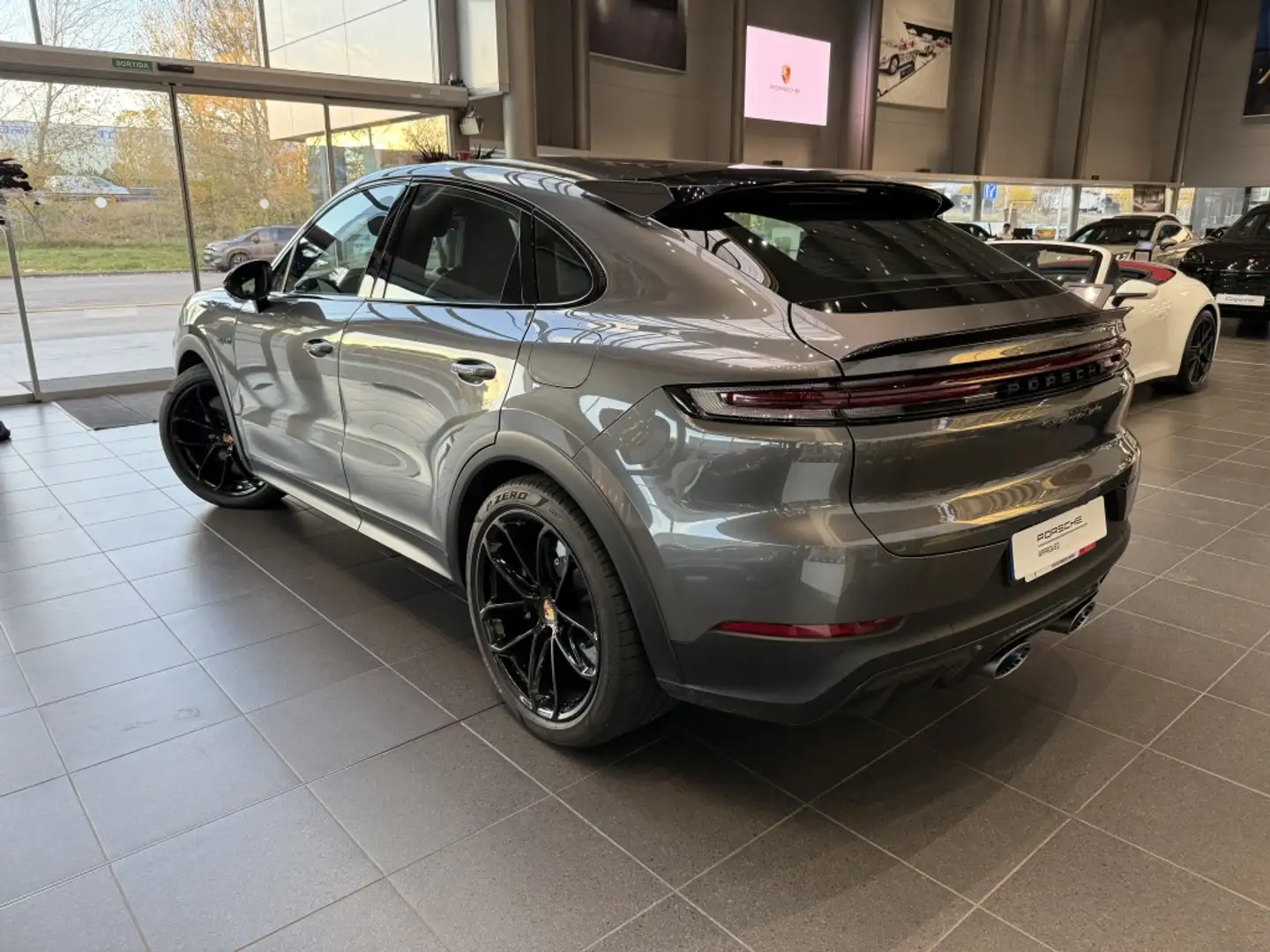 Porsche Cayenne Coupé E-Hybrid Turbo GT Aut. Gris - 2