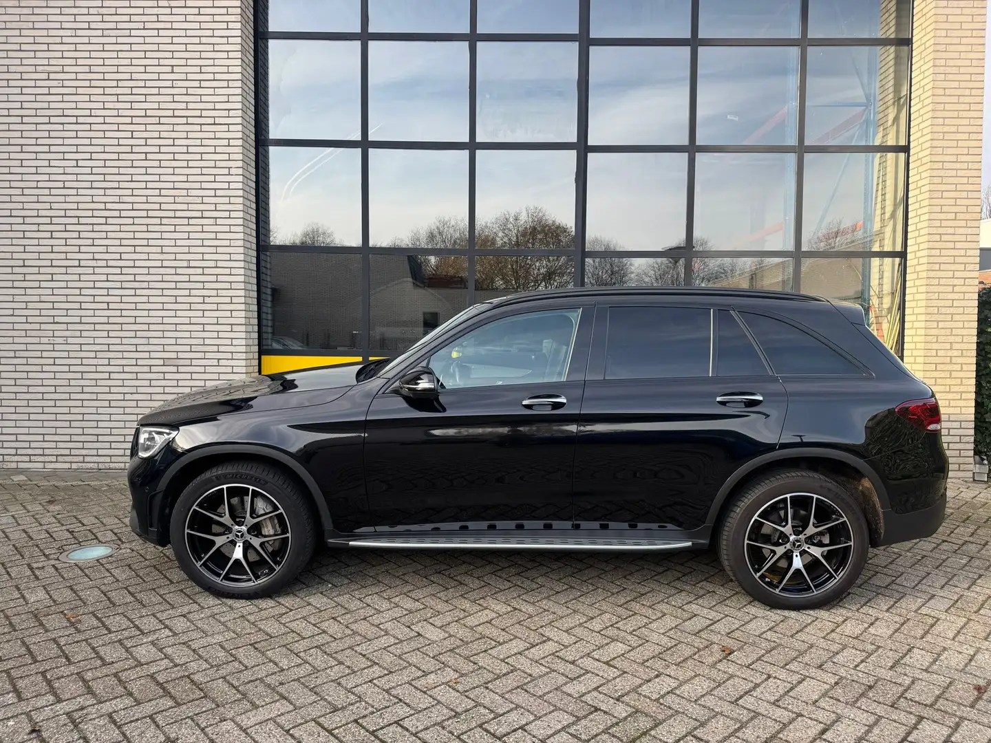 Mercedes-Benz GLC 300 300e 4MATIC Business Solution AMG Negro - 2