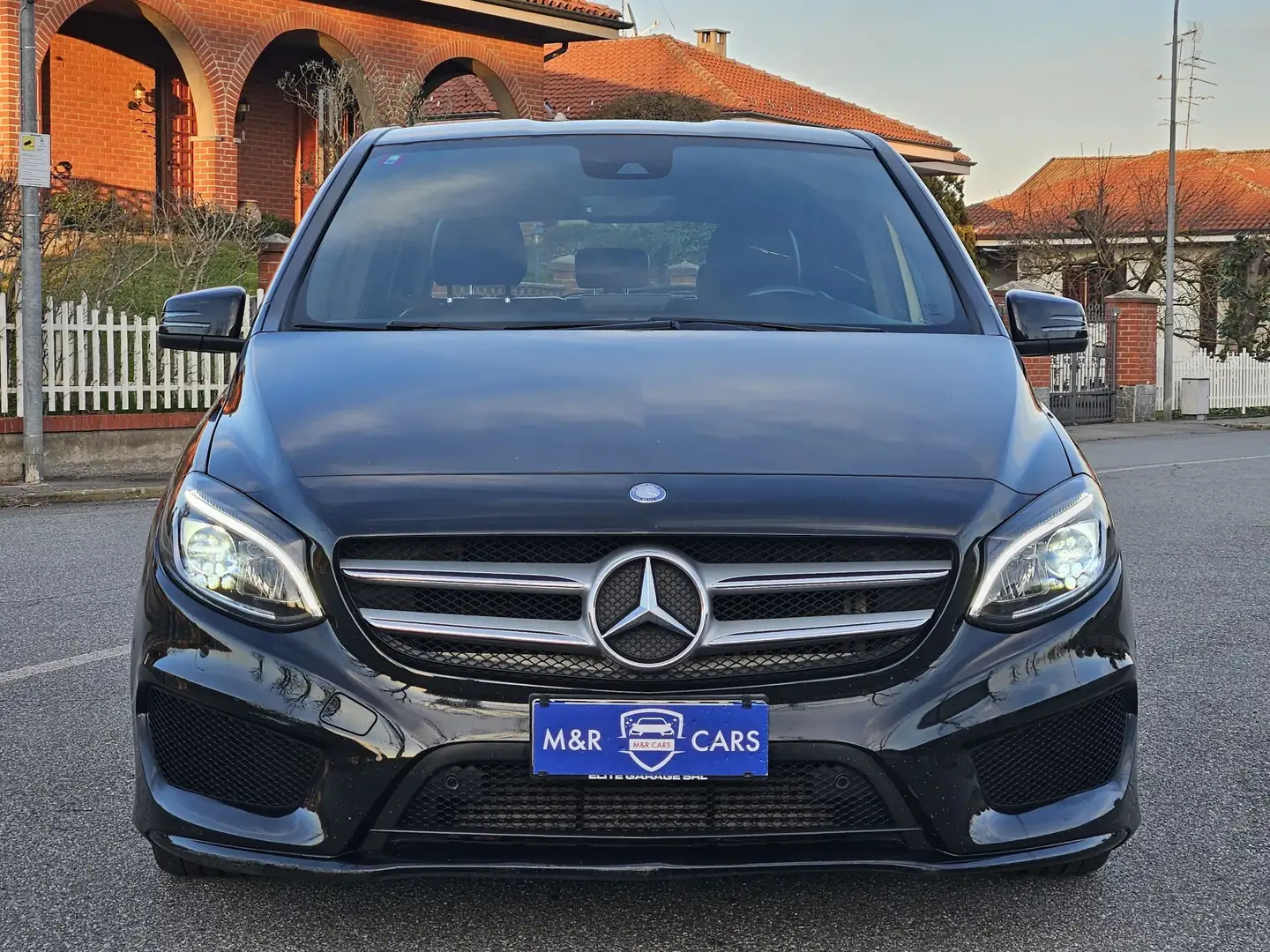 Mercedes-Benz B 220 d (cdi) Premium 4matic auto PAK AMG Negru - 2