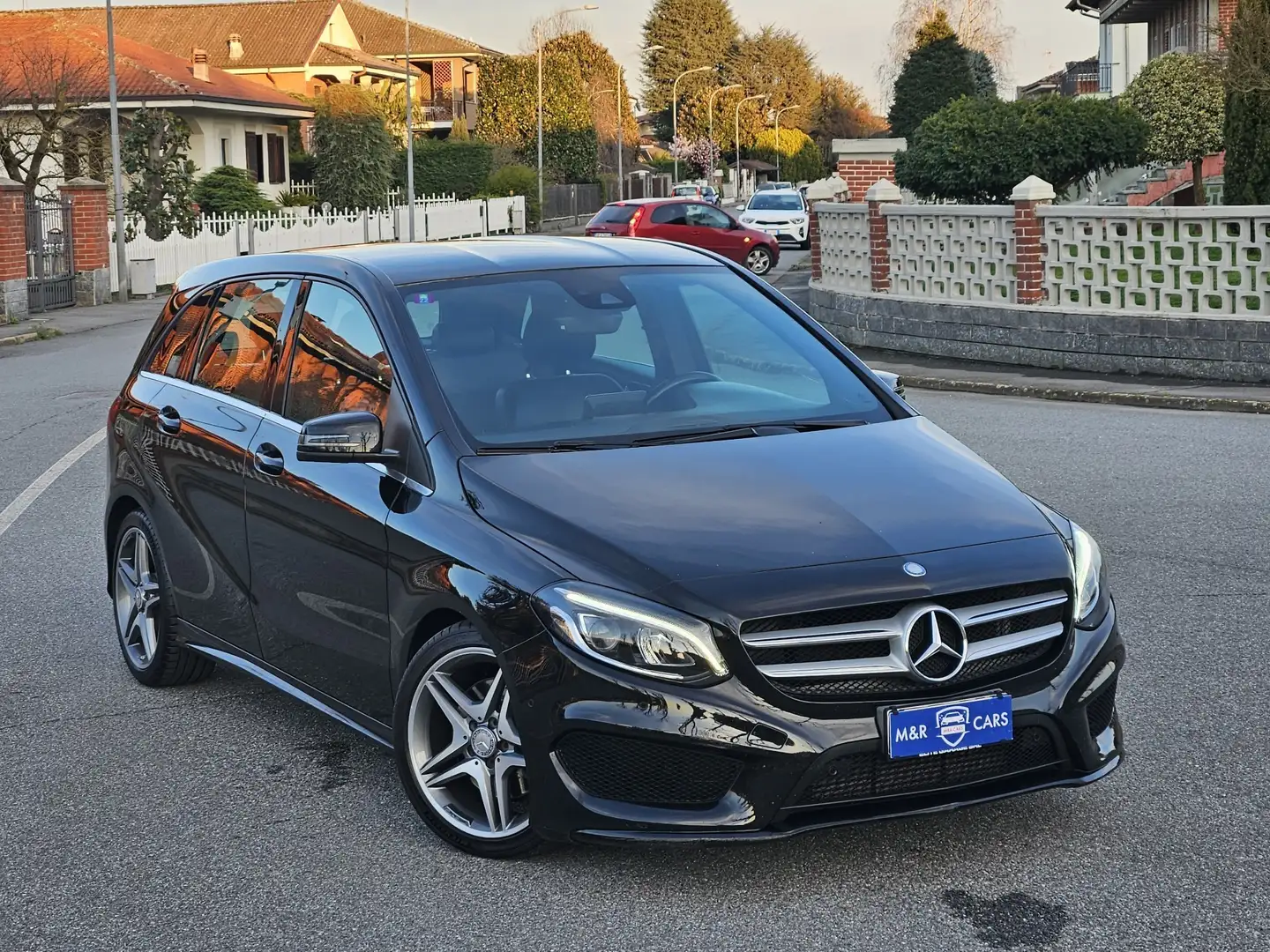 Mercedes-Benz B 220 d (cdi) Premium 4matic auto PAK AMG Negru - 1