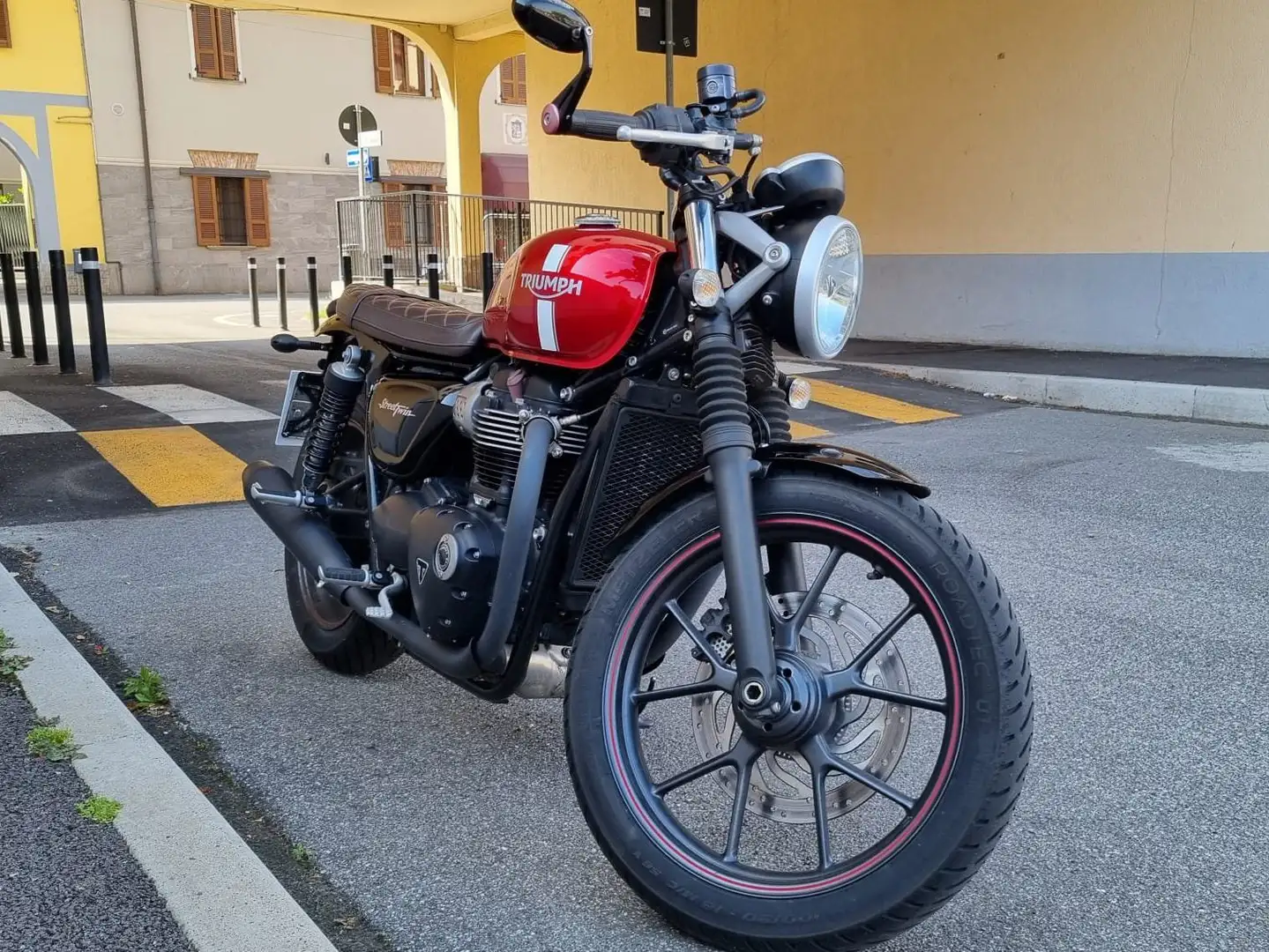 Triumph Street Twin Rosso - 2