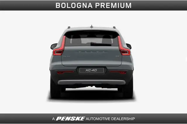 Volvo XC40 view 3