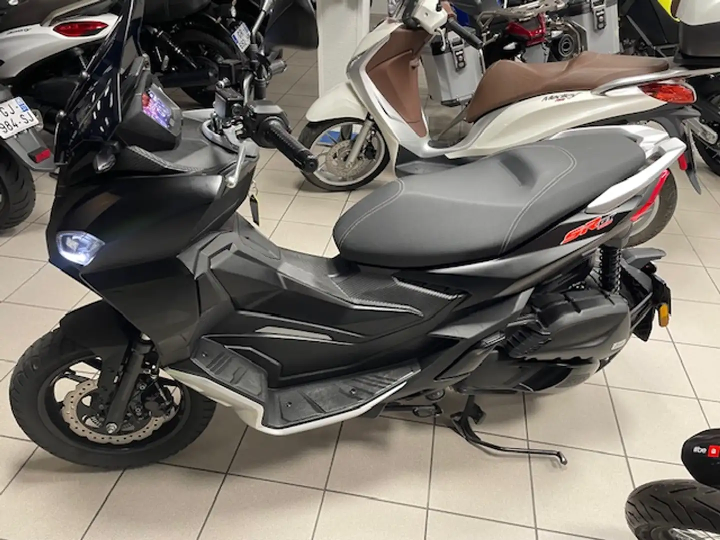 Aprilia SR 125 Negru - 2