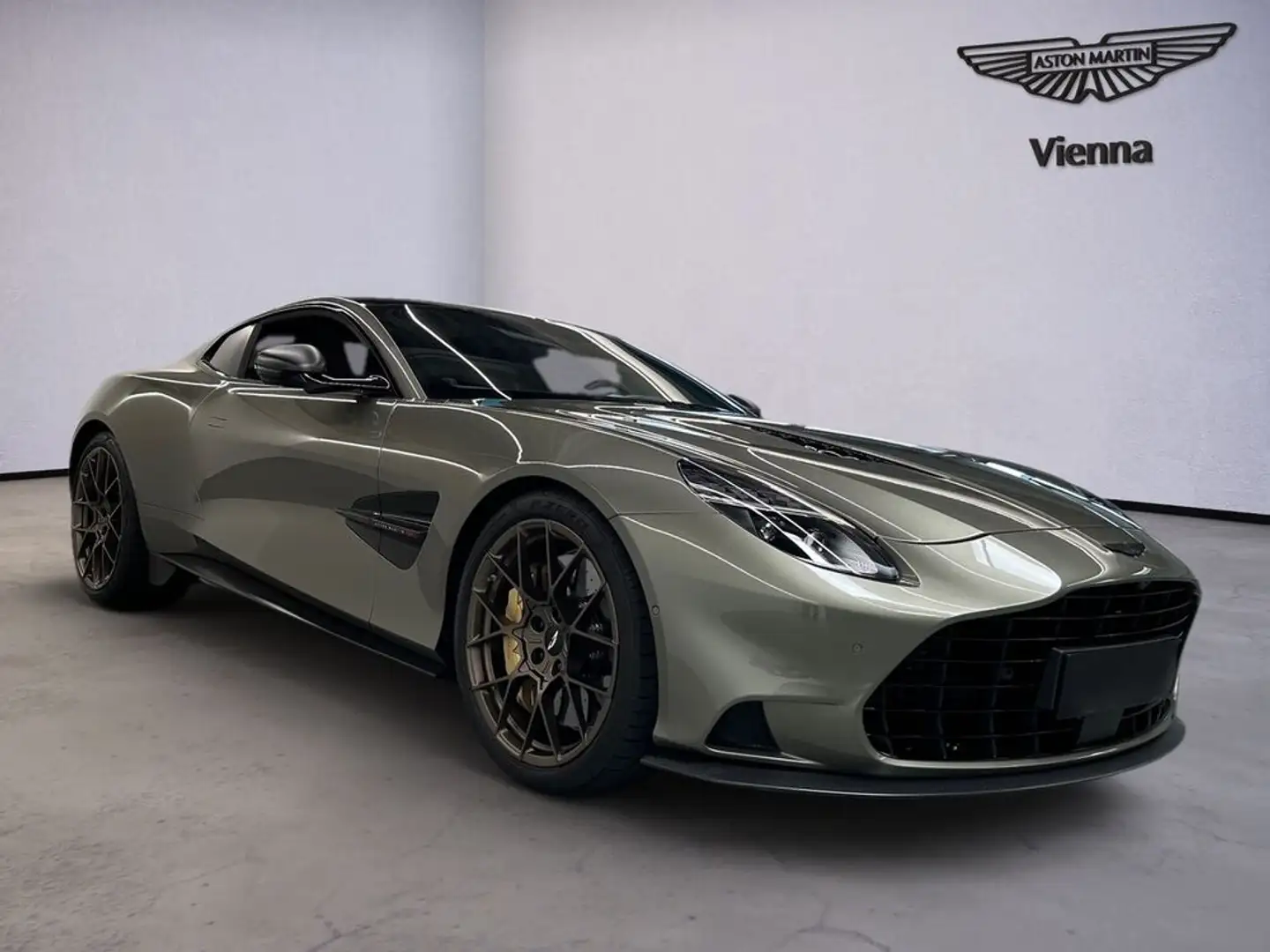 Aston Martin Vanquish Coupé | Titanium Grey | Carbon | B&W Grau - 2