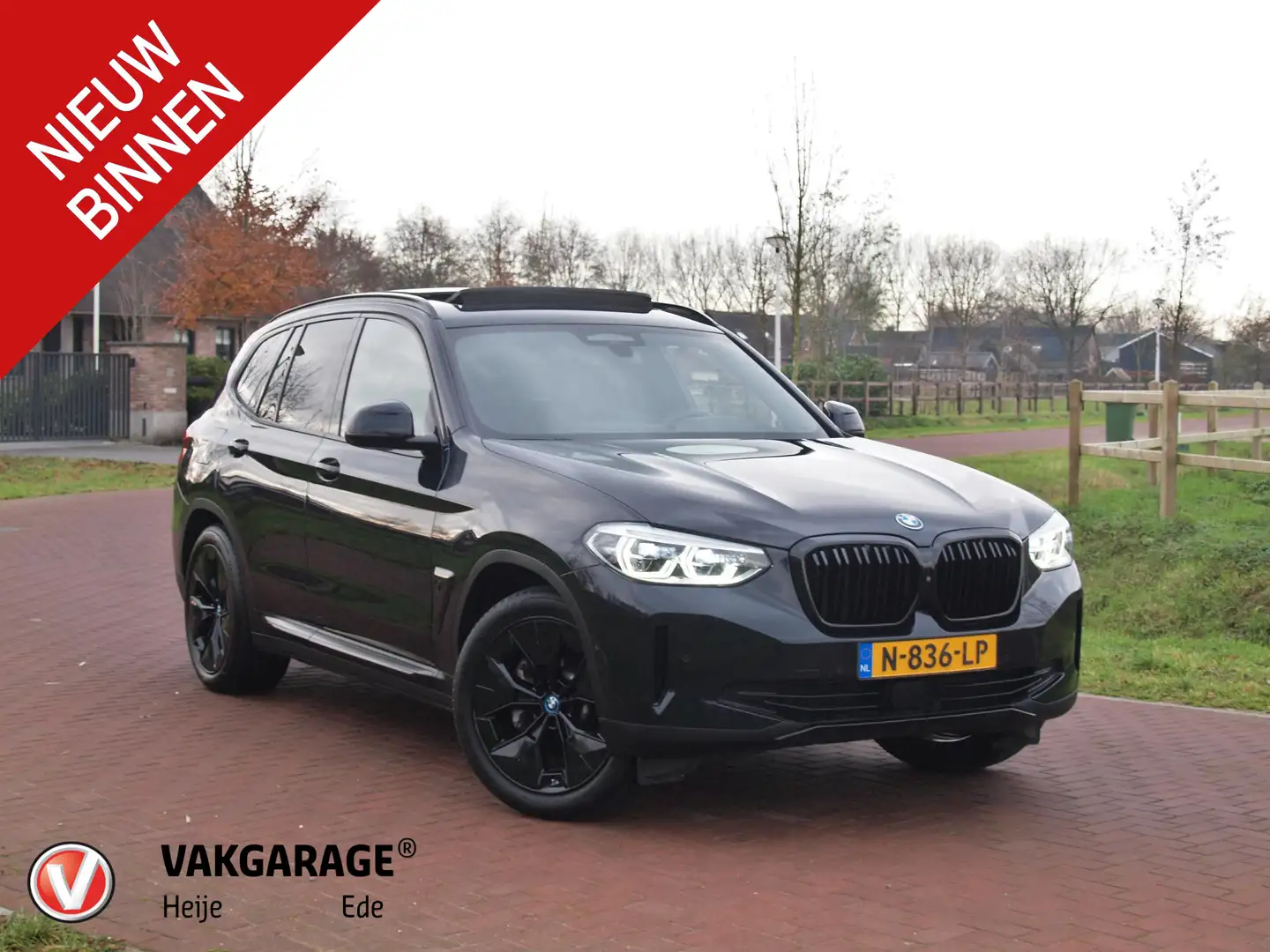 BMW iX3 High Executive 80 kWh | Panoramadak | 360 Camera | Zwart - 1