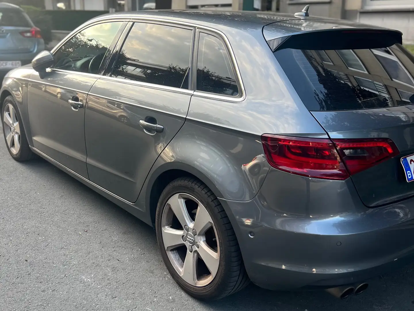 Audi A3 A3 1.8 T Automatik Ambiente Grijs - 2