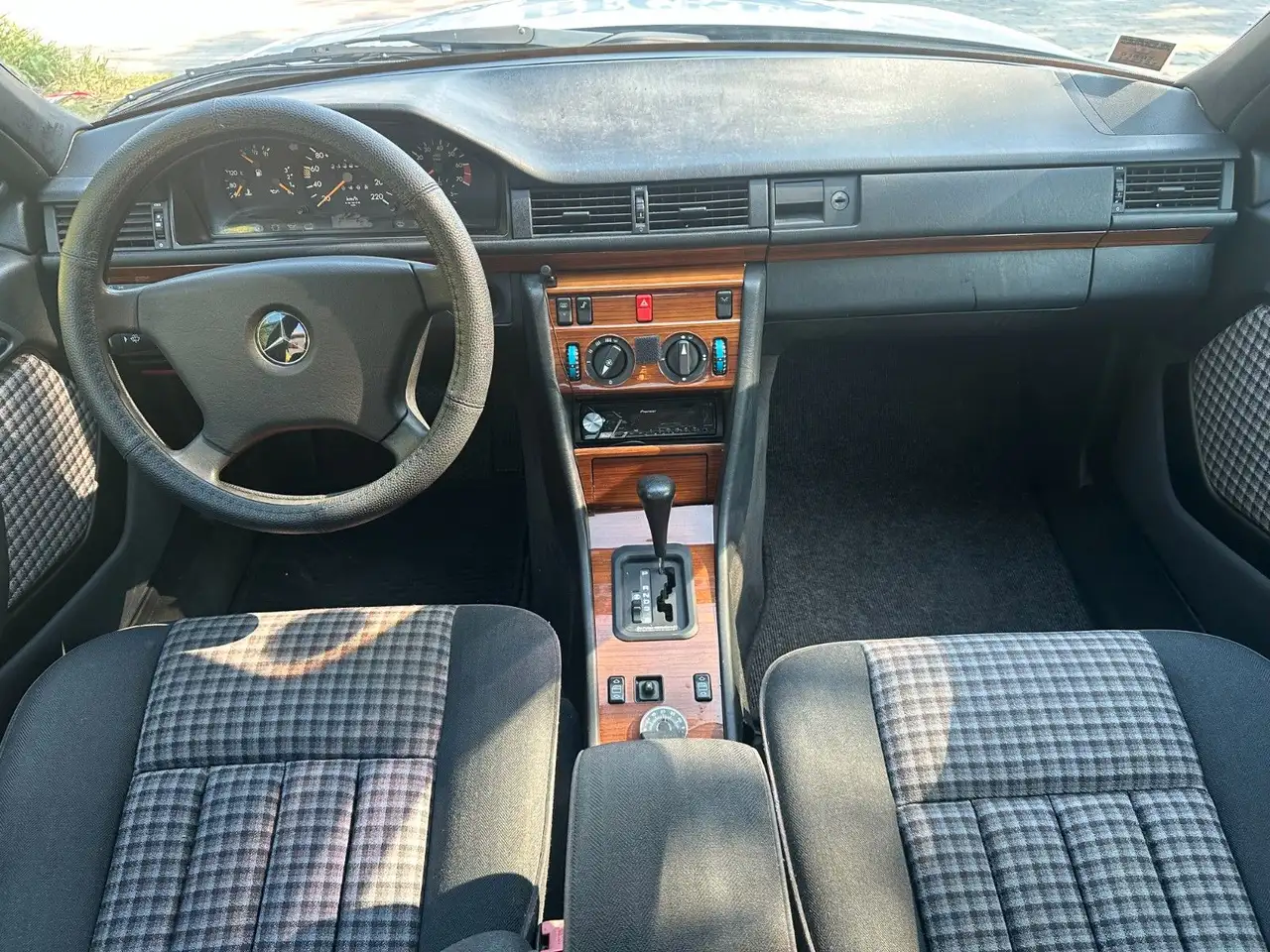Mercedes-Benz E 200 124 Rostfrei-TÜV Neu Autom, foto 9