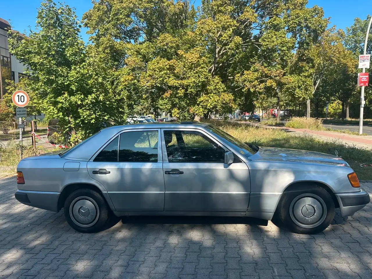 Mercedes-Benz E 200 124 Rostfrei-TÜV Neu Autom, foto 7