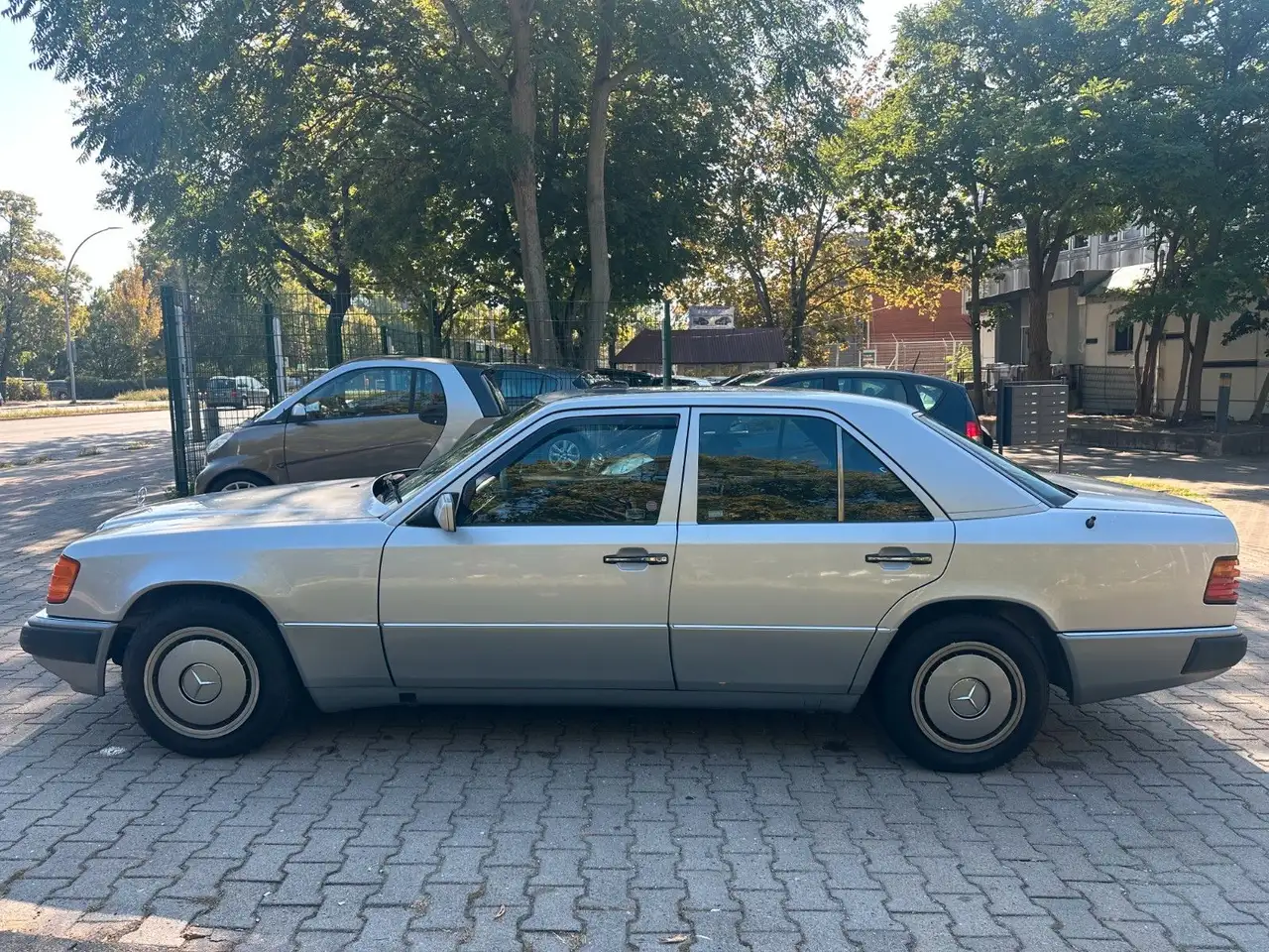 Mercedes-Benz E 200 124 Rostfrei-TÜV Neu Autom, foto 8
