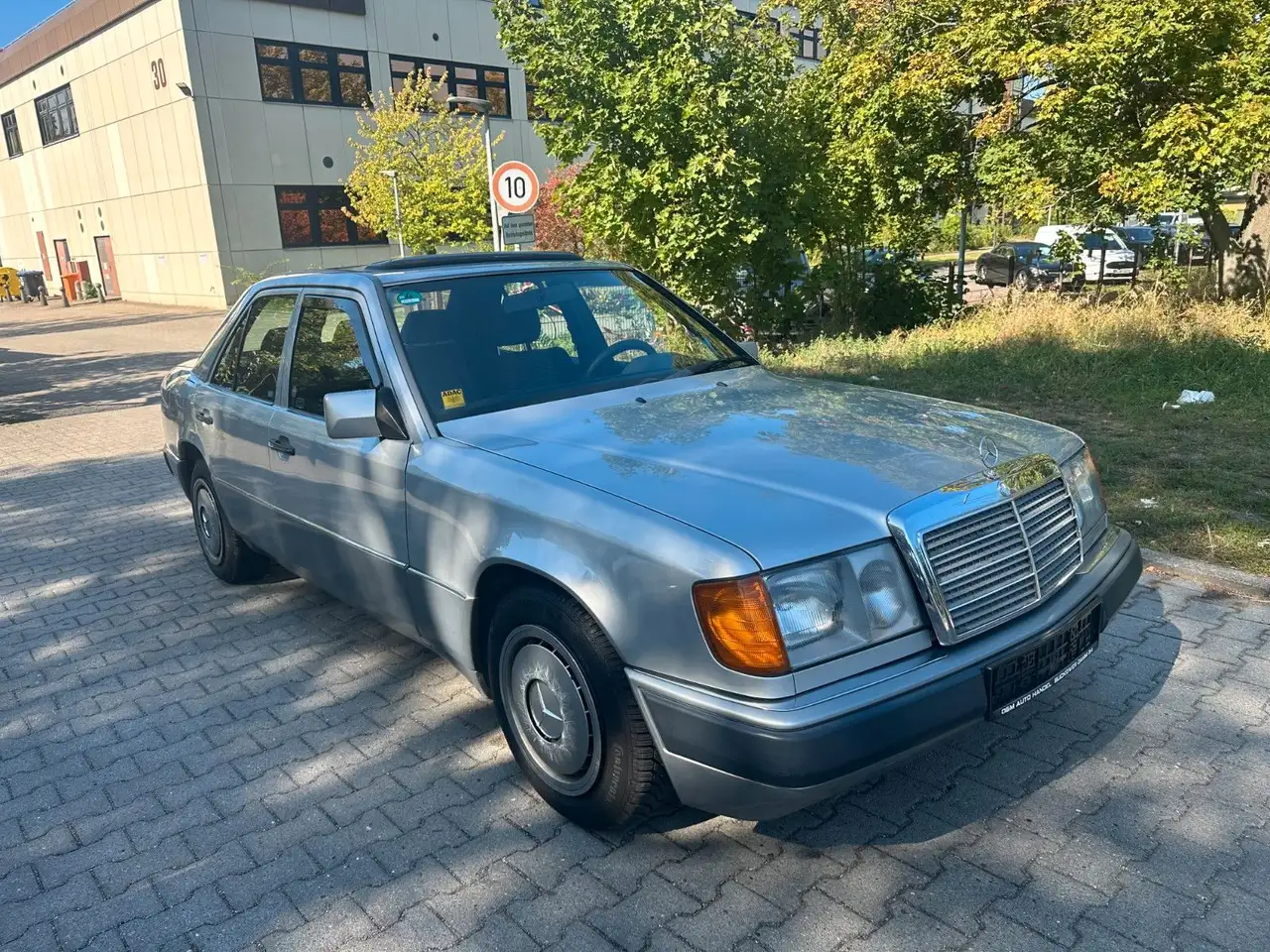 Mercedes-Benz E 200 124 Rostfrei-TÜV Neu Autom, foto 3
