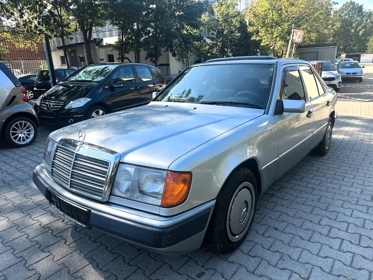 Mercedes-Benz E 200 124 Rostfrei-TÜV Neu Autom, foto 1