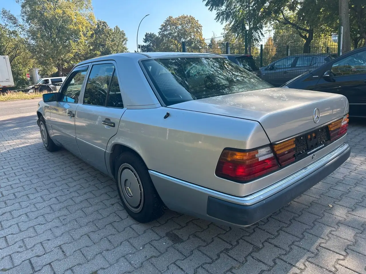 Mercedes-Benz E 200 124 Rostfrei-TÜV Neu Autom, foto 6