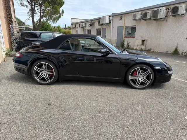 Porsche 911 view 4