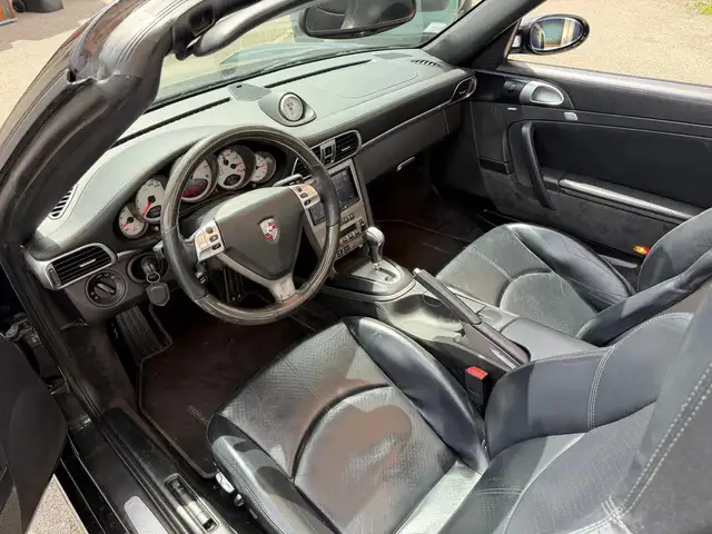 Porsche 911 view 9