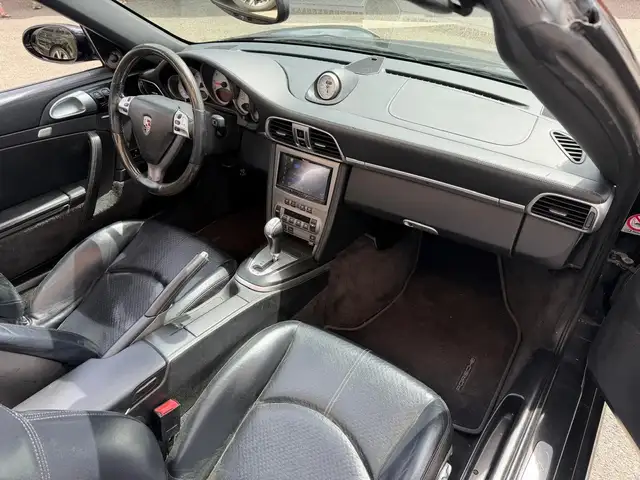 Porsche 911 view 11
