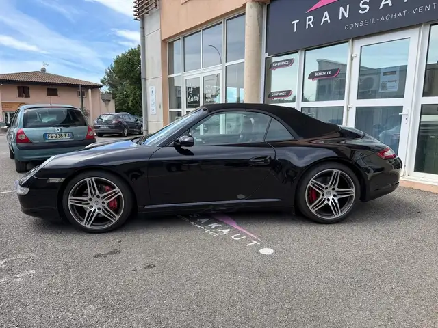 Porsche 911 view 8