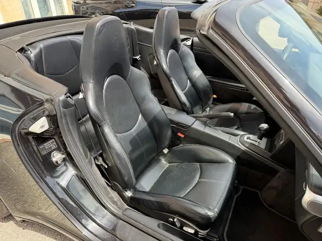 Porsche 911 view 12