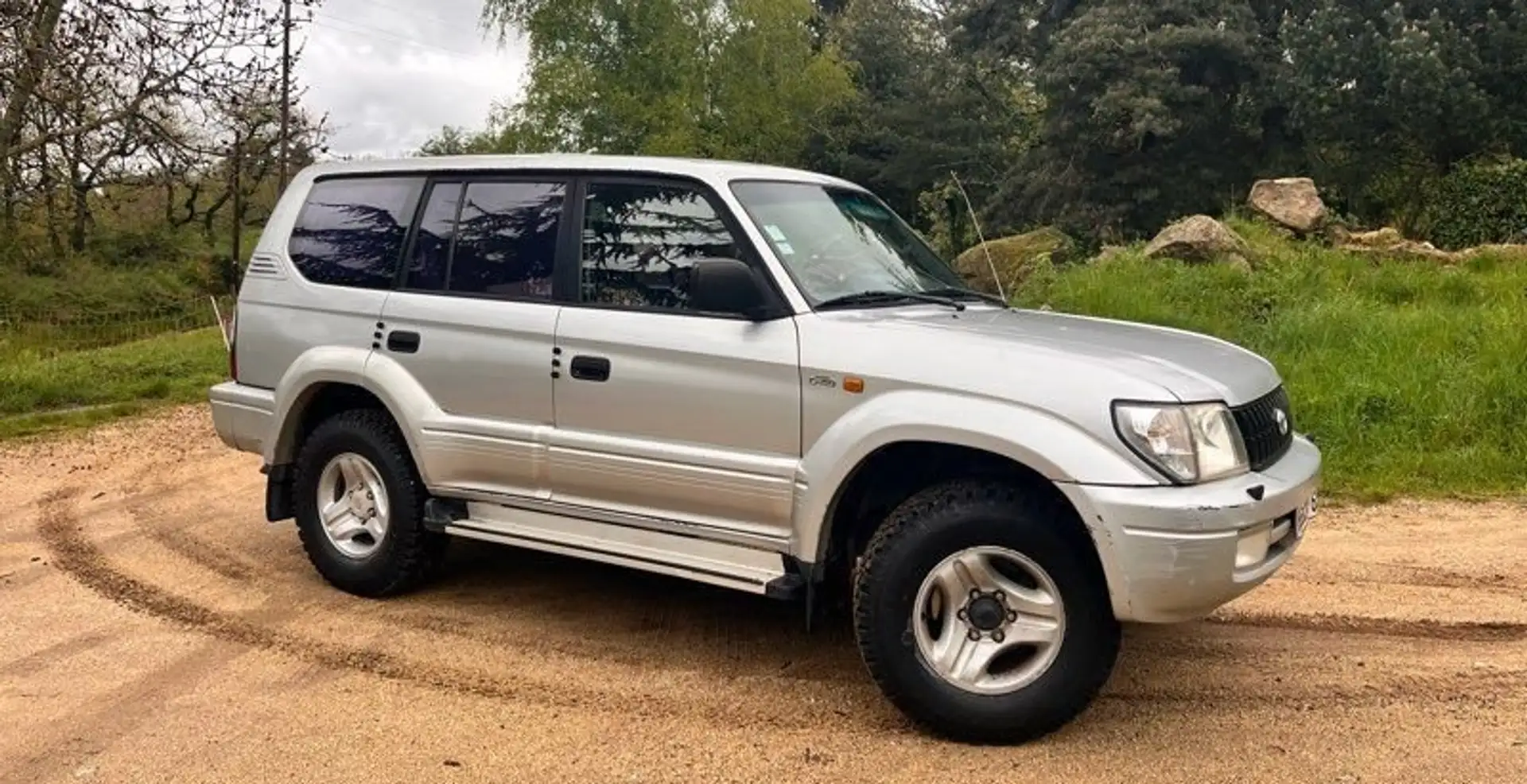 Toyota Land Cruiser - 2