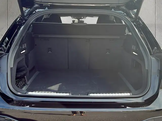 Audi A6 view 13