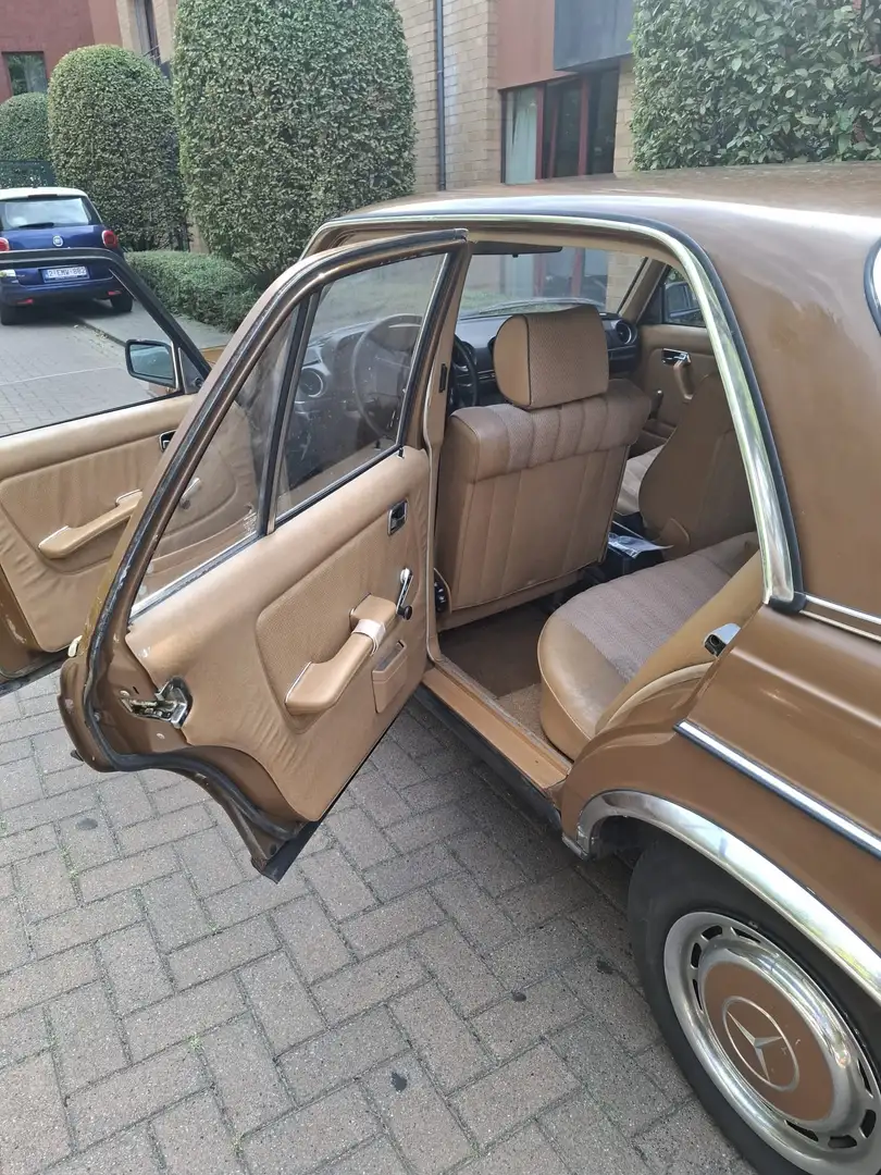 Mercedes-Benz 200 200 D Brown - 1