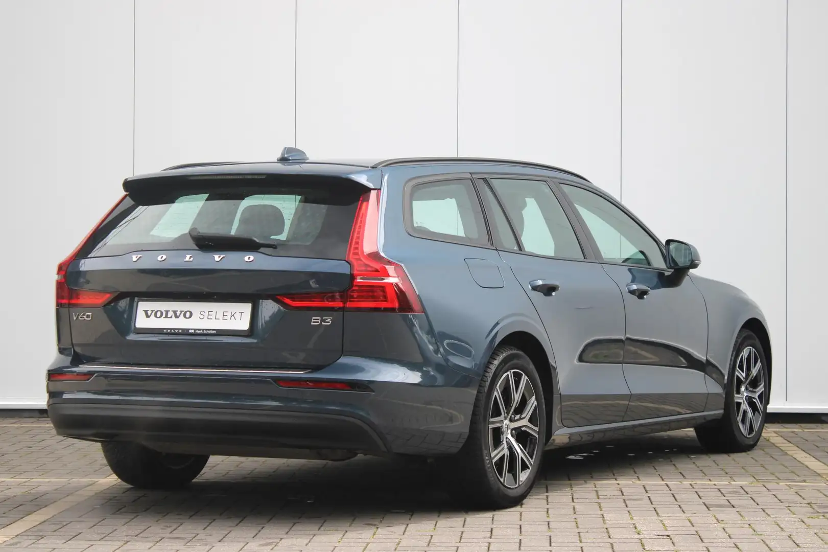 Volvo V60 B3 163PK Essential | Semi Elektrische Trekhaak | G Blauw - 2