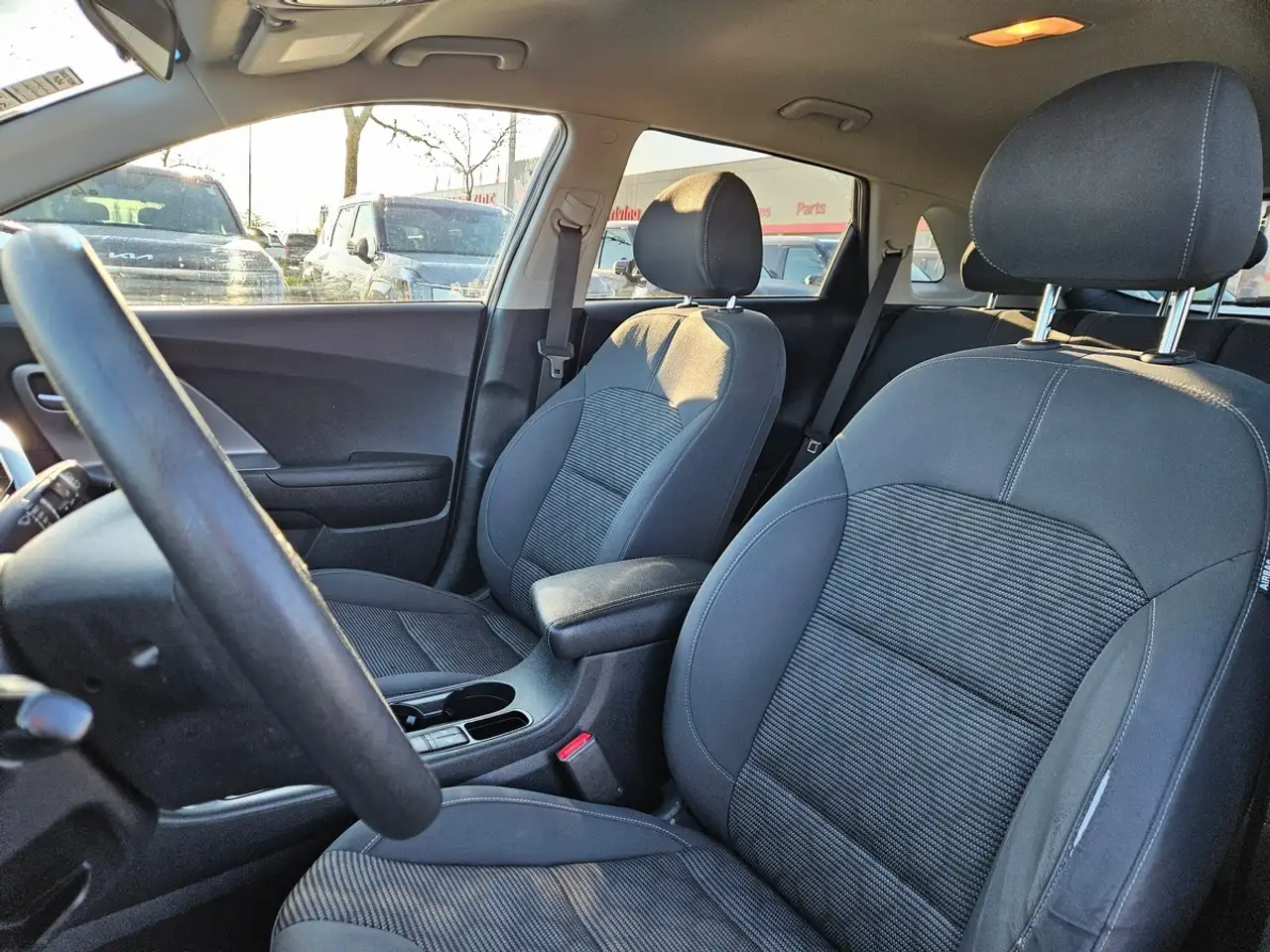 Kia Niro снимка Kia Niro