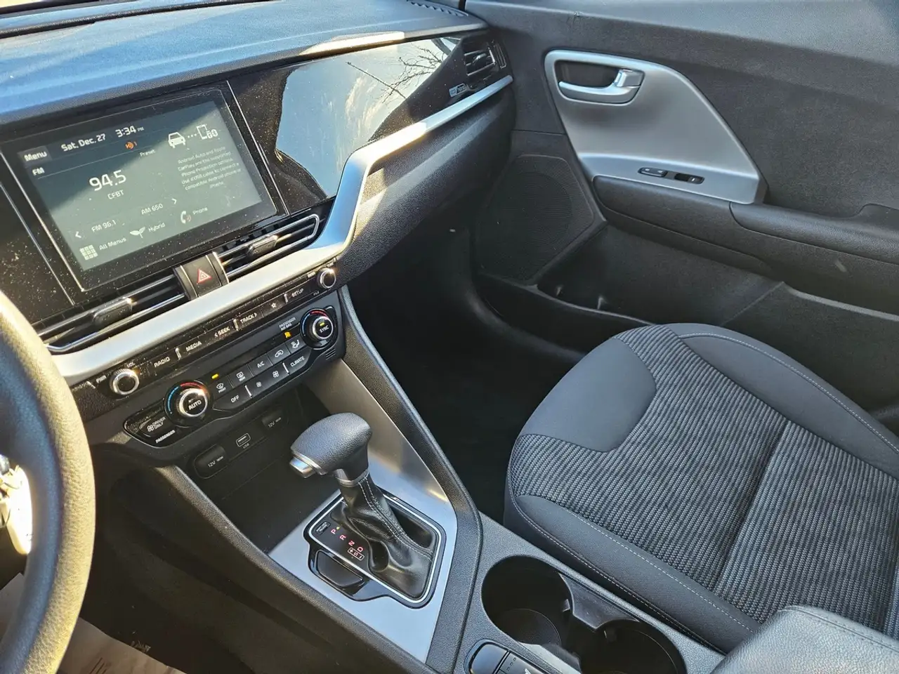 Kia Niro снимка Kia Niro