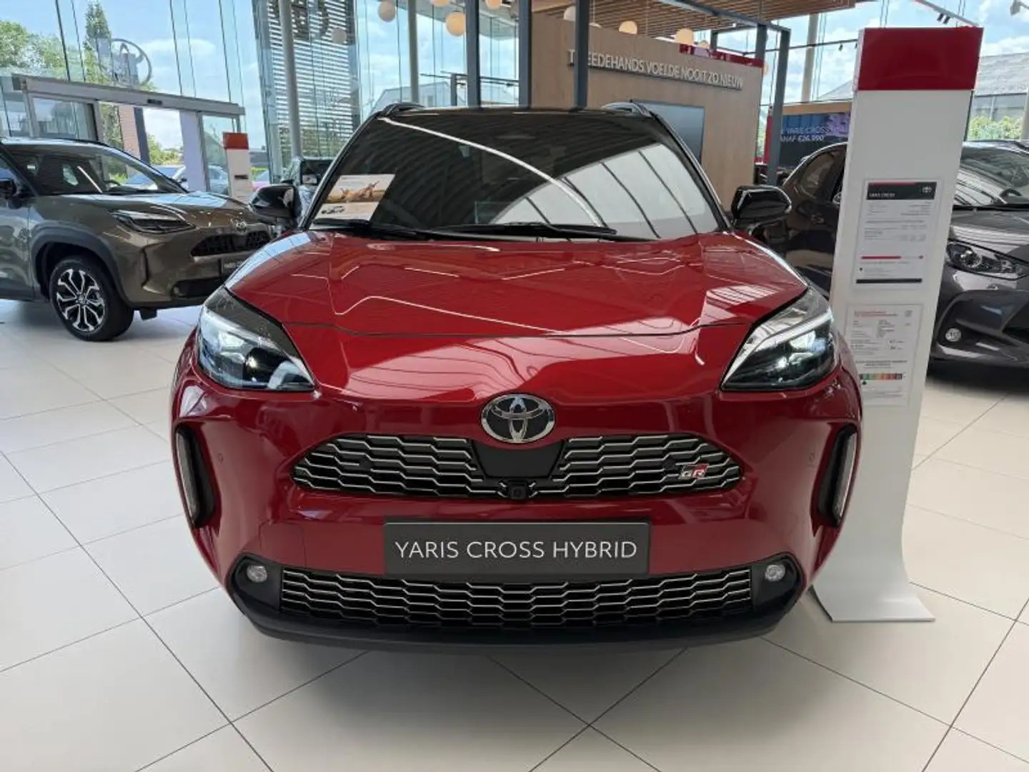 Toyota Yaris Cross 1.5 Hybrid 130PK GR Sport Rood - 2