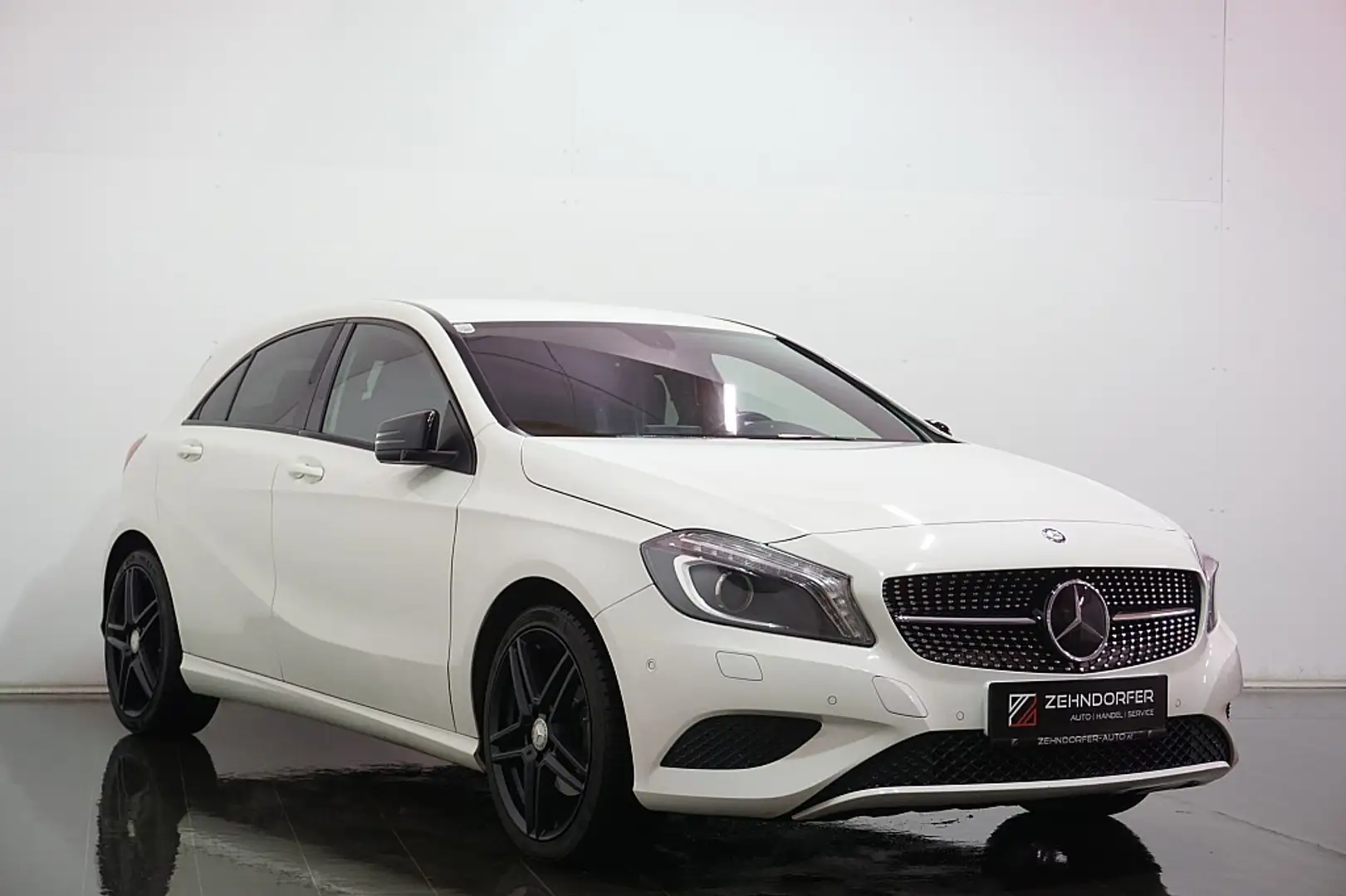 Mercedes-Benz A 180 / LED / SHZ / Tempomat / Bremse vorne NEU Blanc - 2