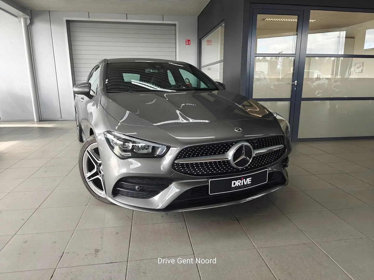 Mercedes-Benz 180 AMG *APP/Camera/Keyless/PERFECT* Gris - 2