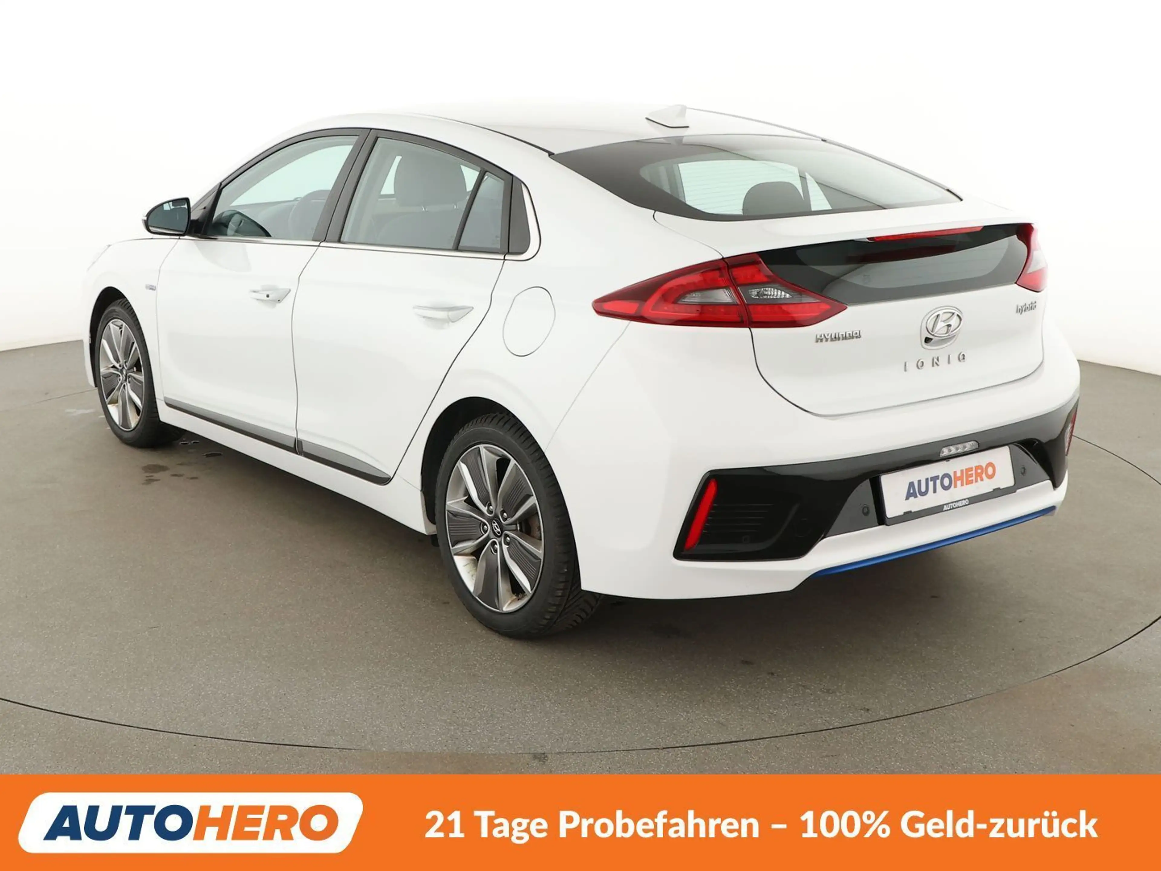 Hyundai IONIQ 1.6 Hybrid Premium Aut.*NAVI*BI-XENON*ACC*PDC*SHZ* — photo 4
