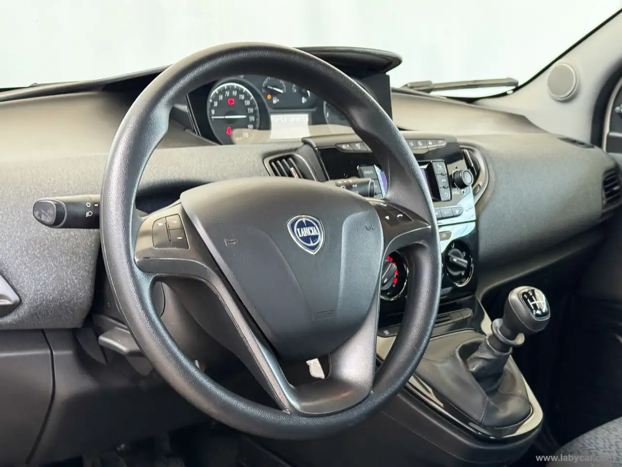 Lancia Ypsilon 2022 — фото 15