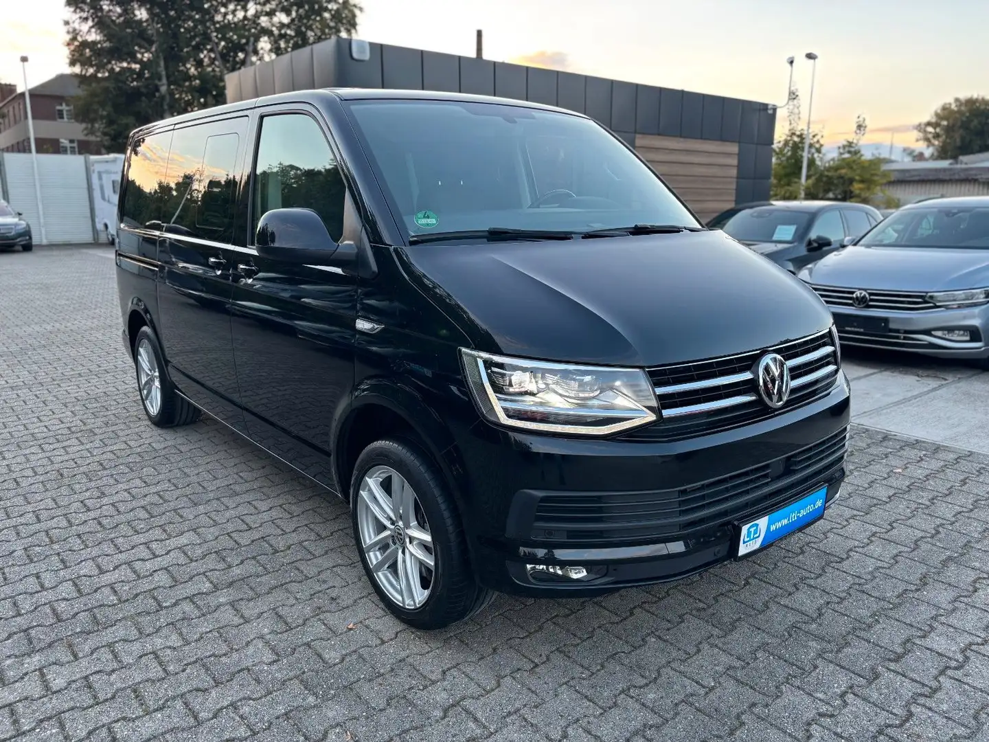 Volkswagen T6 Multivan TDI DSG 150 Navi LED Alcantara Stand Noir - 1