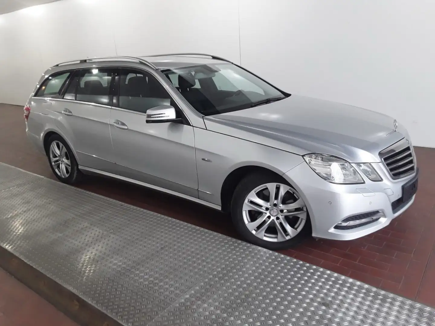 Mercedes-Benz E 250 T CDI DPF BlueEFFICIENCY 7G-TRONIC 7 Sitzer Silber - 2