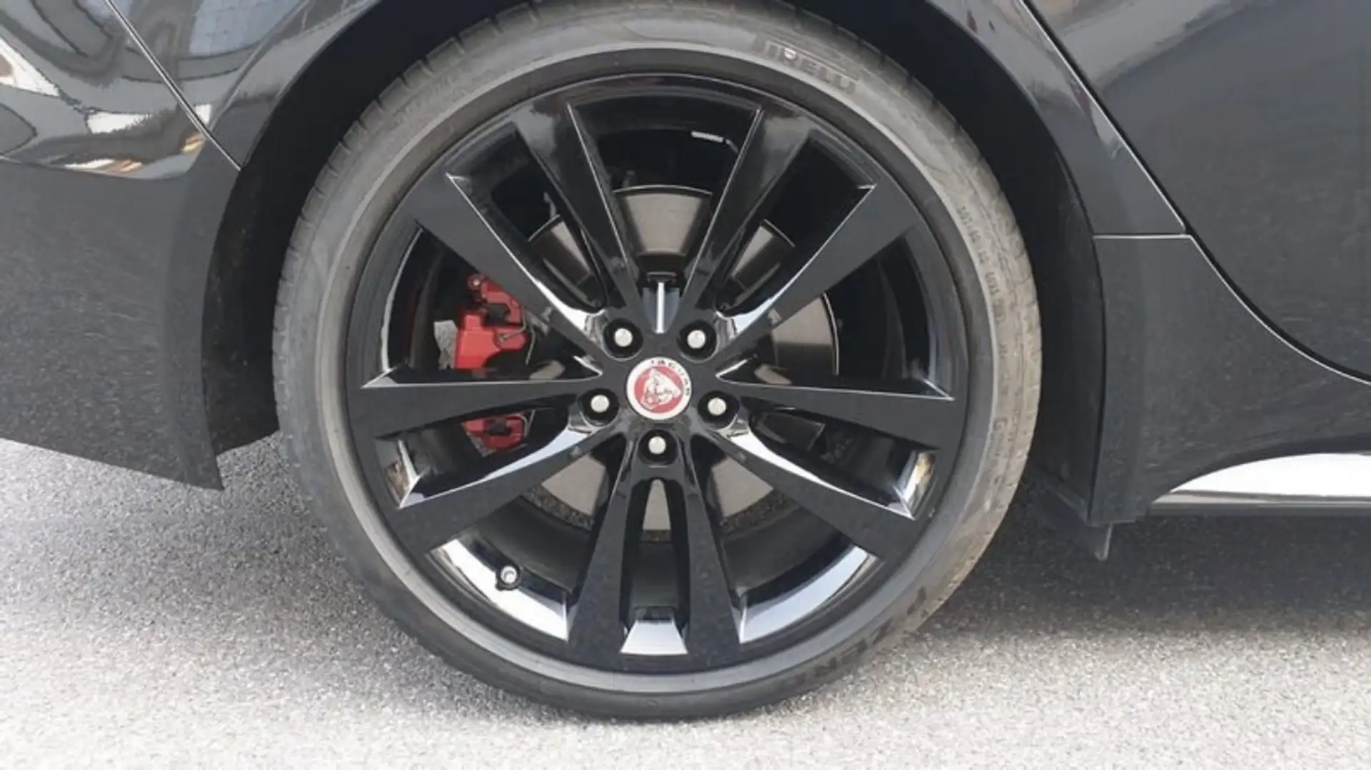 Jaguar XE 2.0d i4 mhev R-Dynamic Black awd 204cv auto - 2