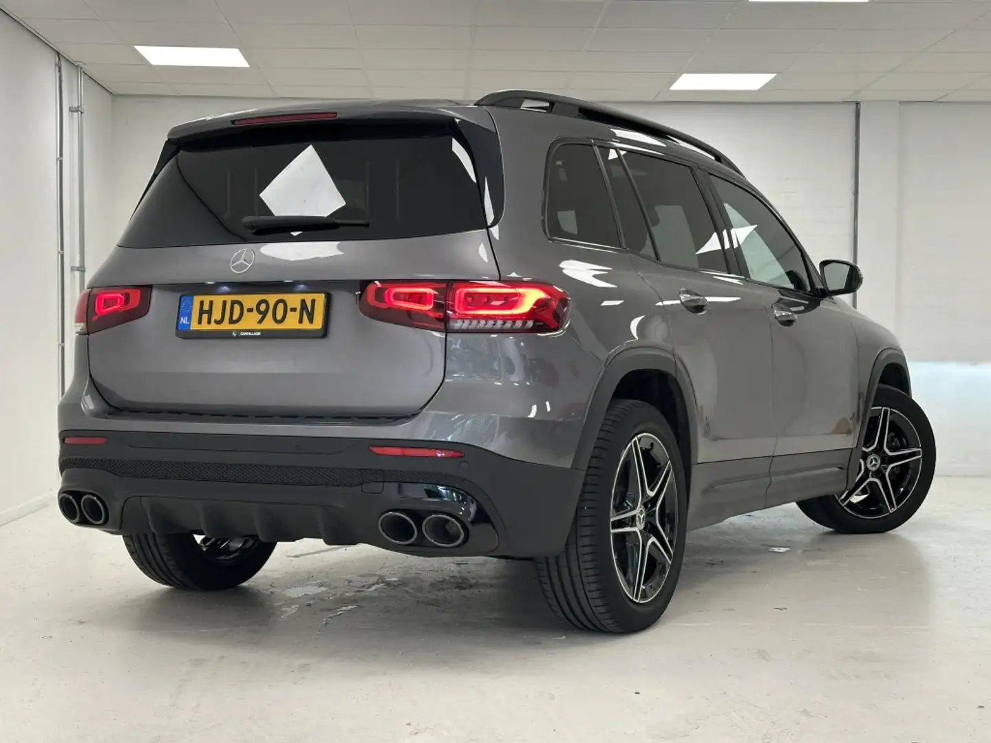 Mercedes-Benz GLB 200 AMG Line 7p. | 4x Isofix | Panoramadak | 35 AMG Lo Grijs - 2
