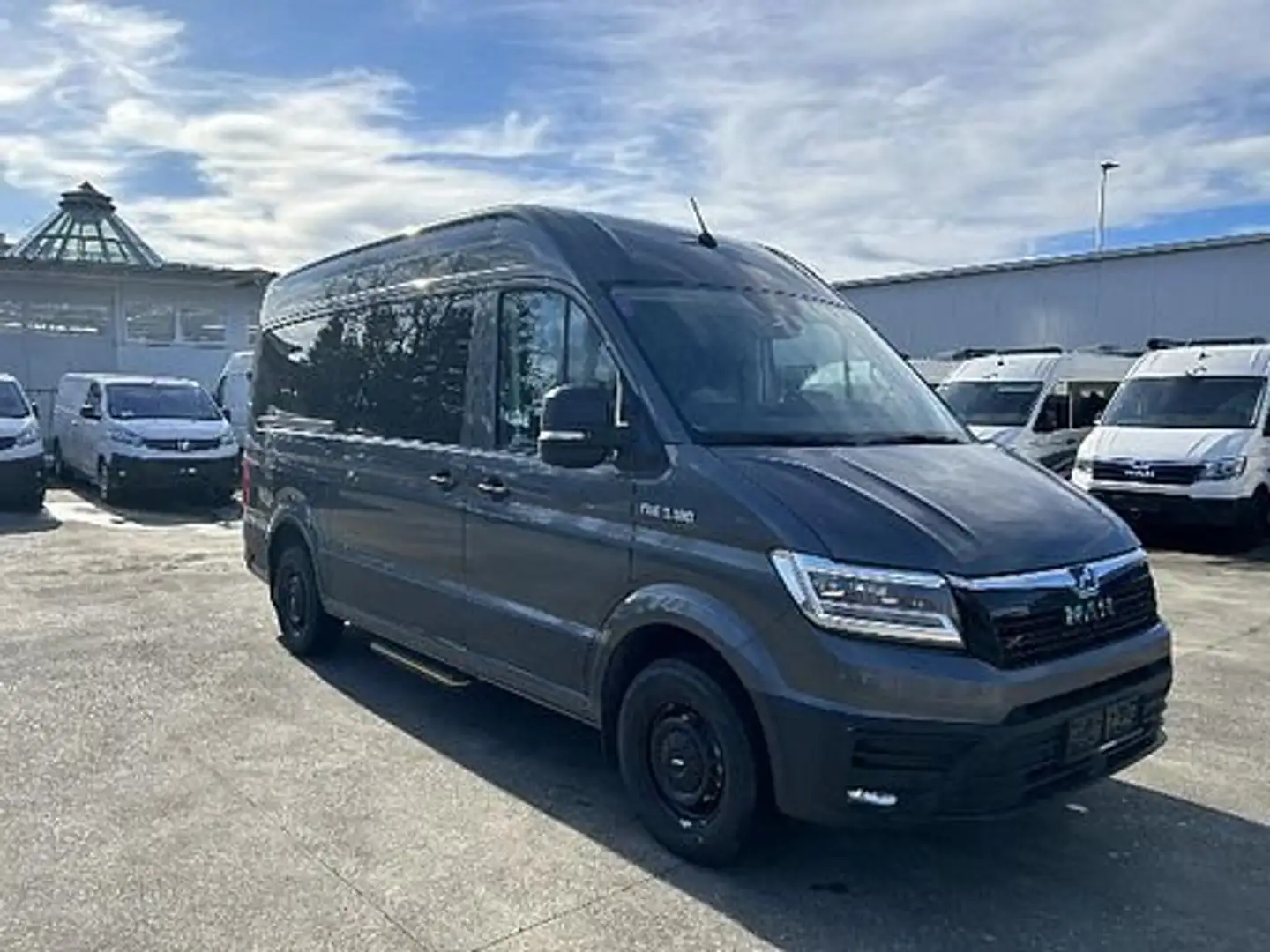 MAN TGE 3.180 4X2F SB Kombi Gris - 1
