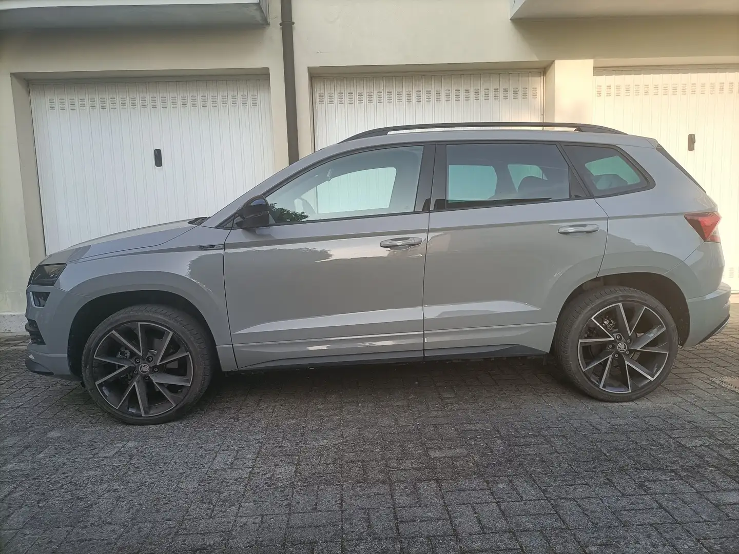Skoda Karoq 1.6 tdi Sportline - 1