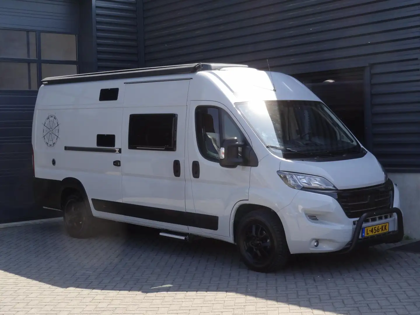 Chausson TWIST V697 Off-Road look, Ducato 131pk, Lengt Grijs - 2