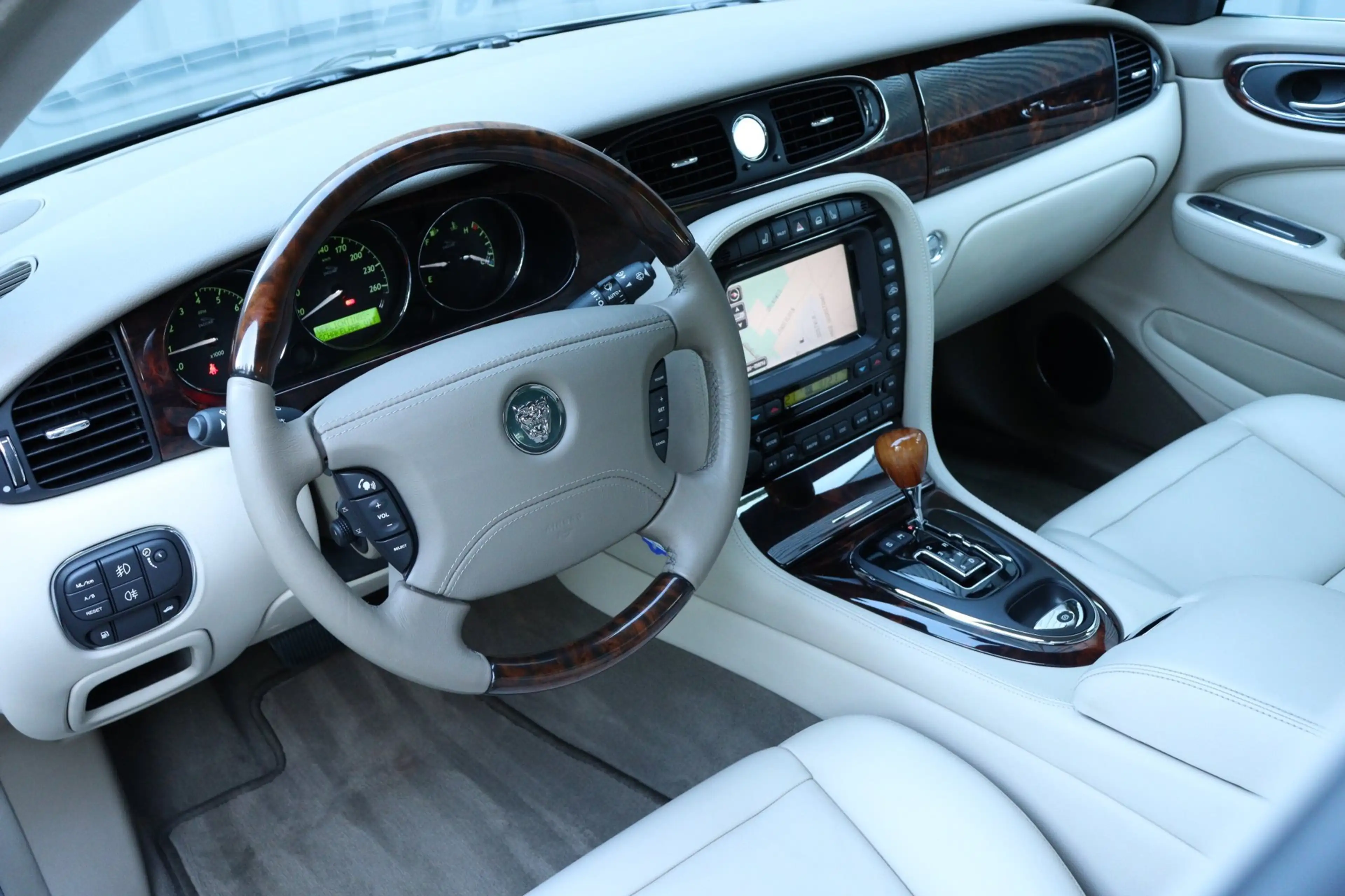 Jaguar XJ 3.0 V6 EXECUTIVE *83.017KM.!* — photo 2