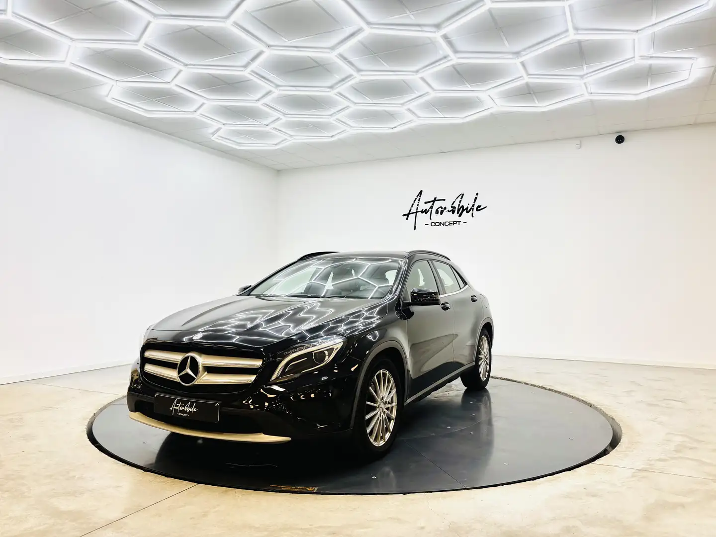 Mercedes-Benz GLA 180 ✅1AM GARANTIE✅LED✅GPS✅CARNET COMPLET✅CUI Noir - 1
