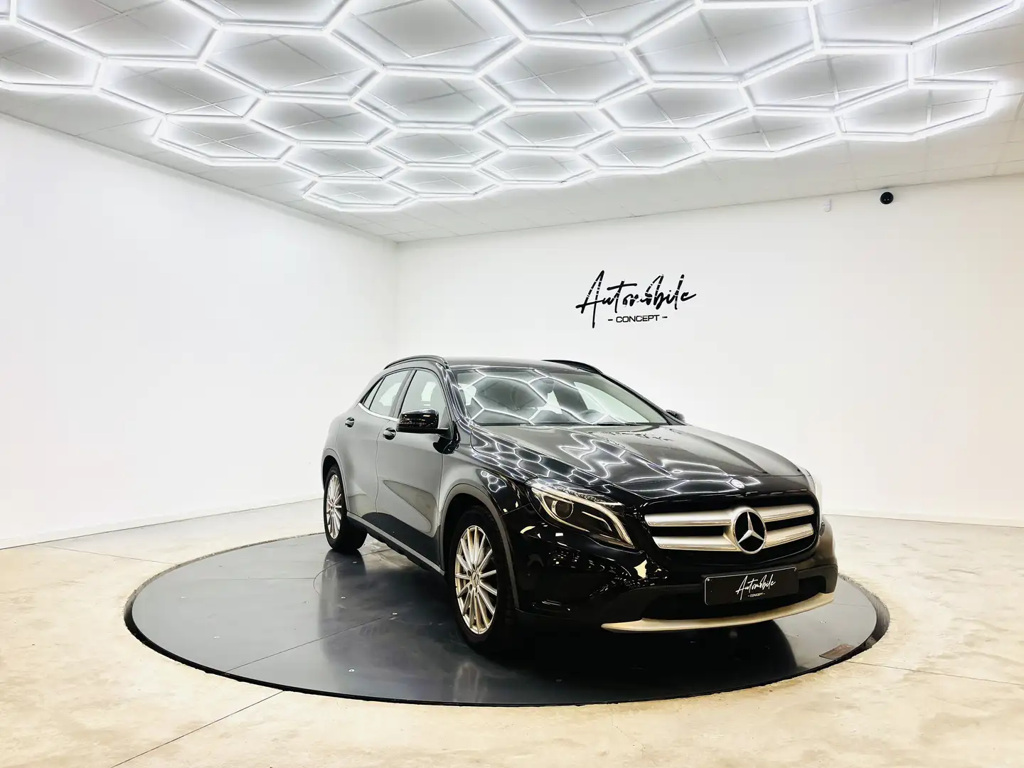 Mercedes-Benz GLA 180 ✅1AM GARANTIE✅LED✅GPS✅CARNET COMPLET✅CUI Noir - 2