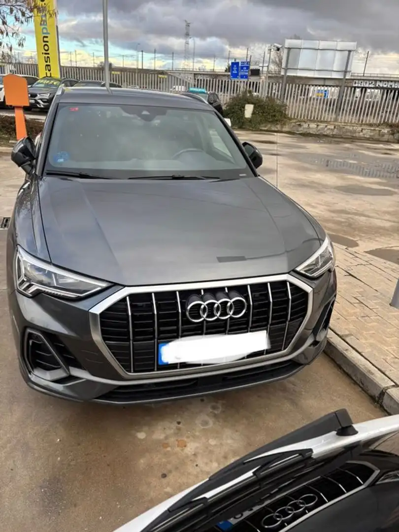 Audi Q3 45 TFSIe S line S-tronic Grau - 2