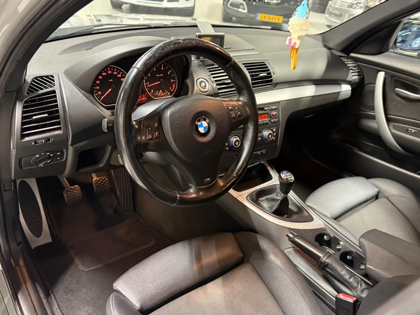 BMW 118 1-serie 118i 143PK M-pakket| Stoelverwarming!! Grau - 2