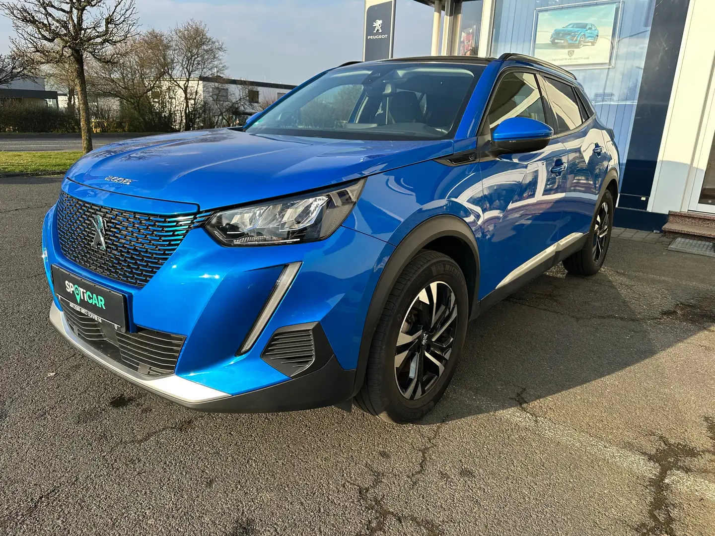 Peugeot 2008 Allure 136 Elektro Blau - 1